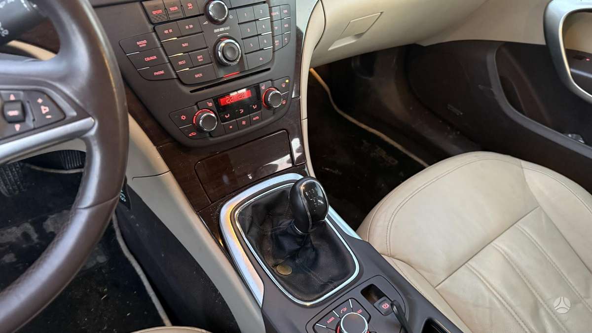 Opel Insignia 2011 — photo 12