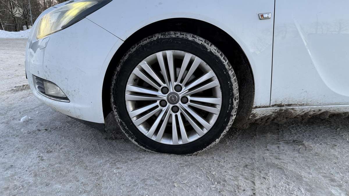 Opel Insignia 2011 — rear view