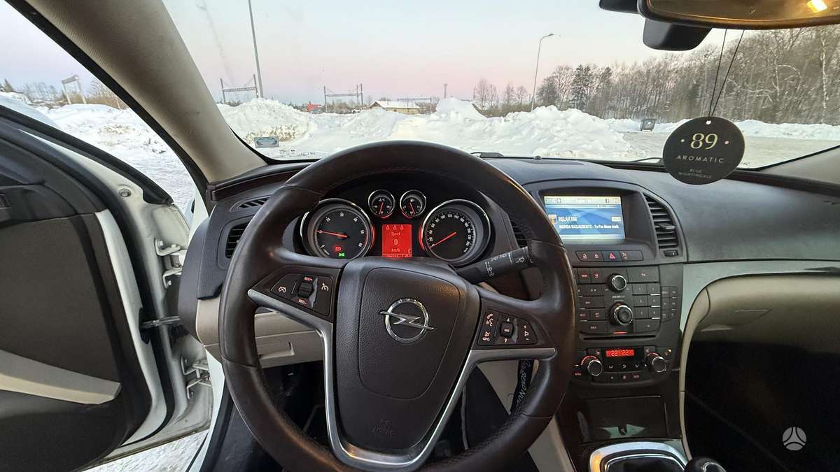 Opel Insignia 2011 — photo 8