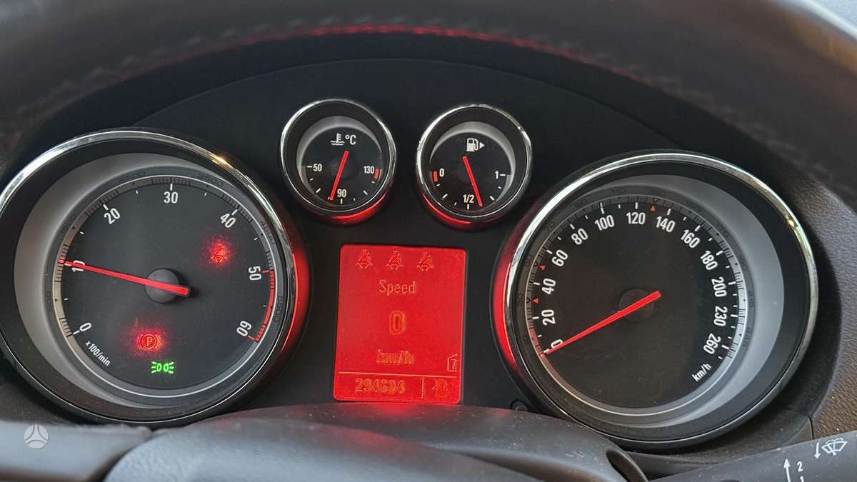 Opel Insignia 2011 — photo 9