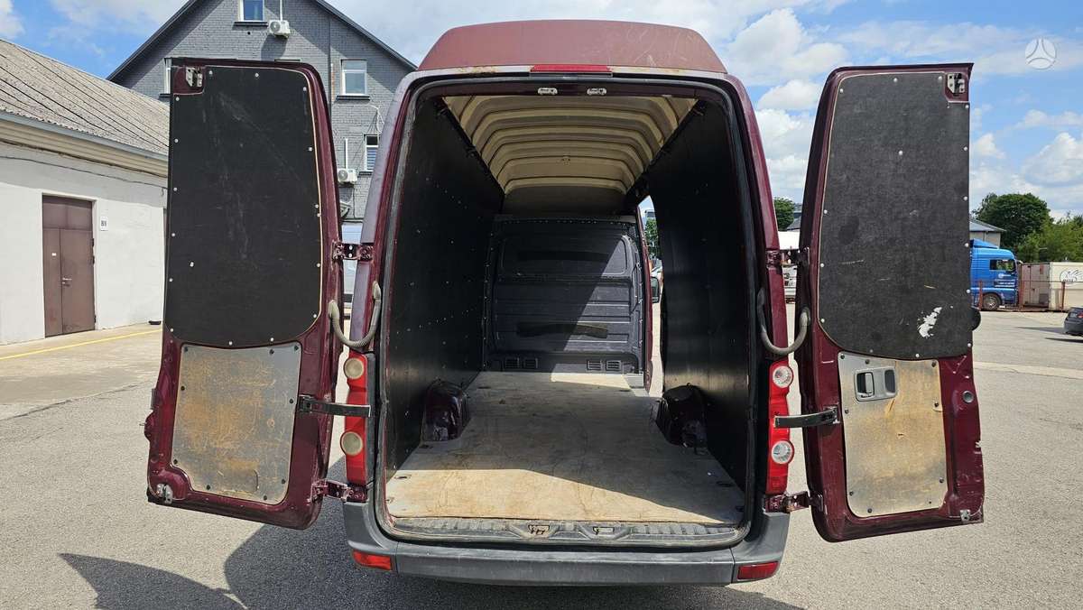 Volkswagen Crafter 2012 — engine 1968 cm³, 136 HP (100kW)