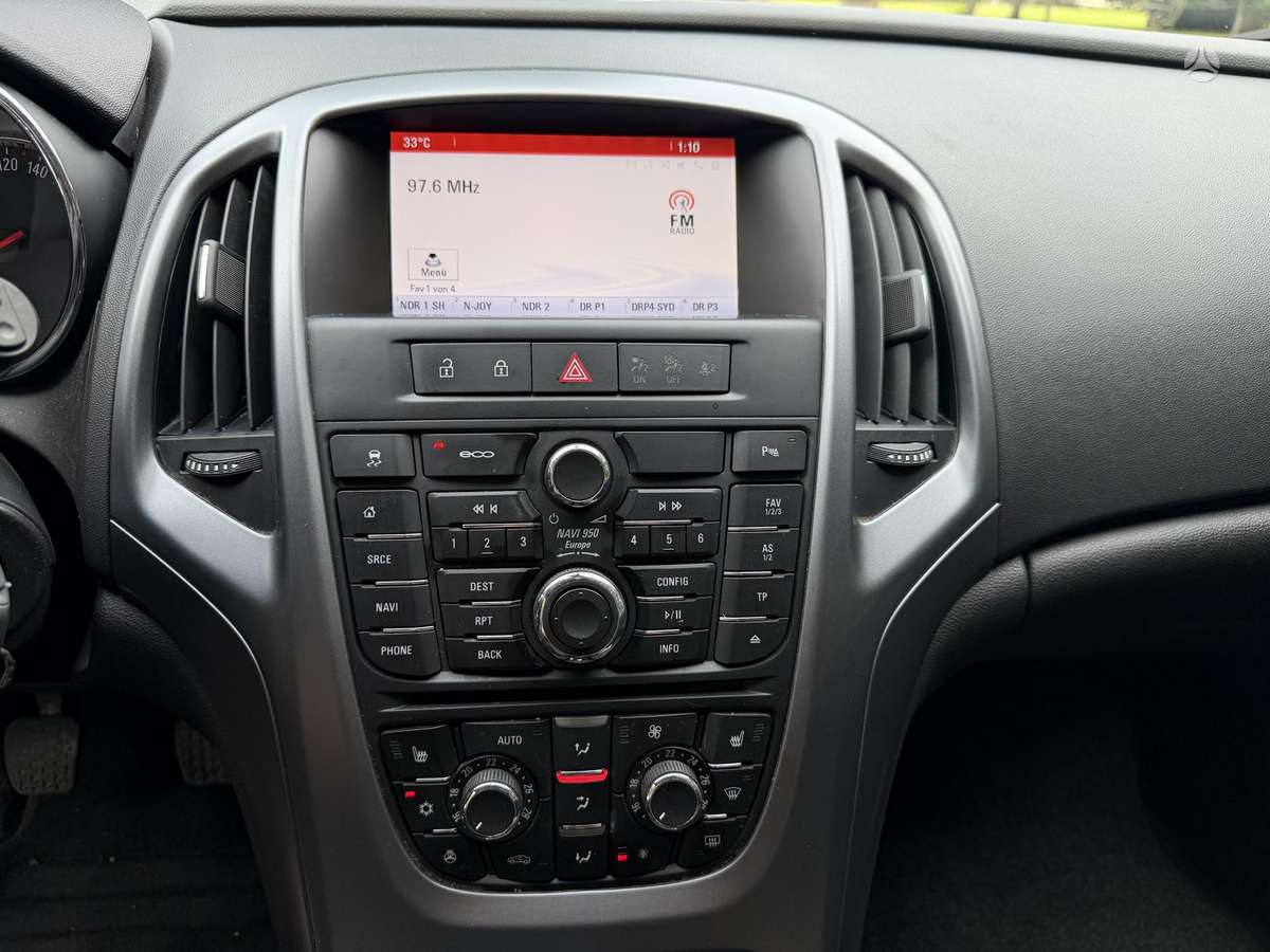Opel Astra 2015 — фото 11