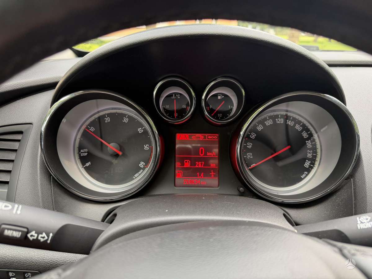 Opel Astra 2015 — фото 12