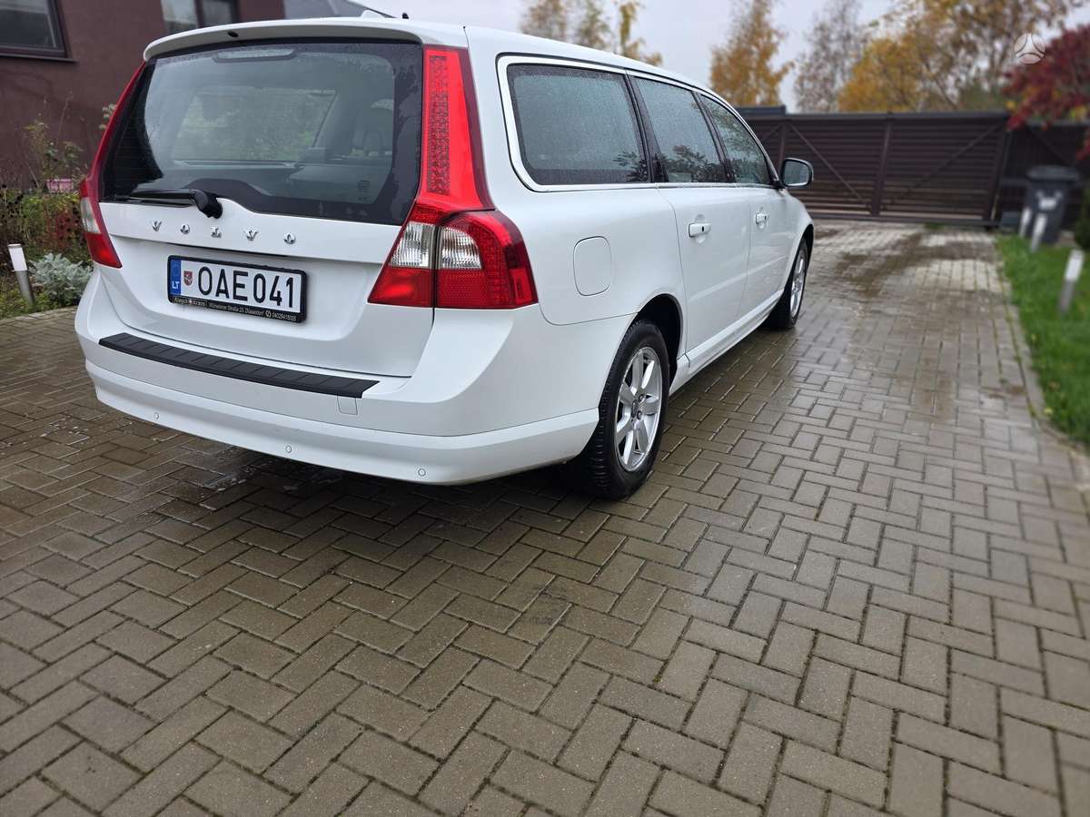 Volvo V70 2012 — photo 11
