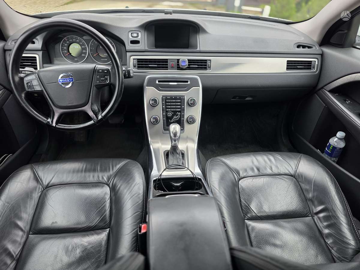Volvo V70 2012 — photo 12