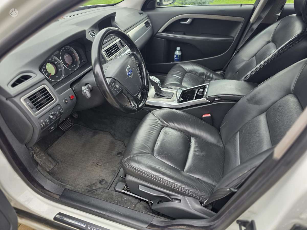 Volvo V70 2012 — photo 13