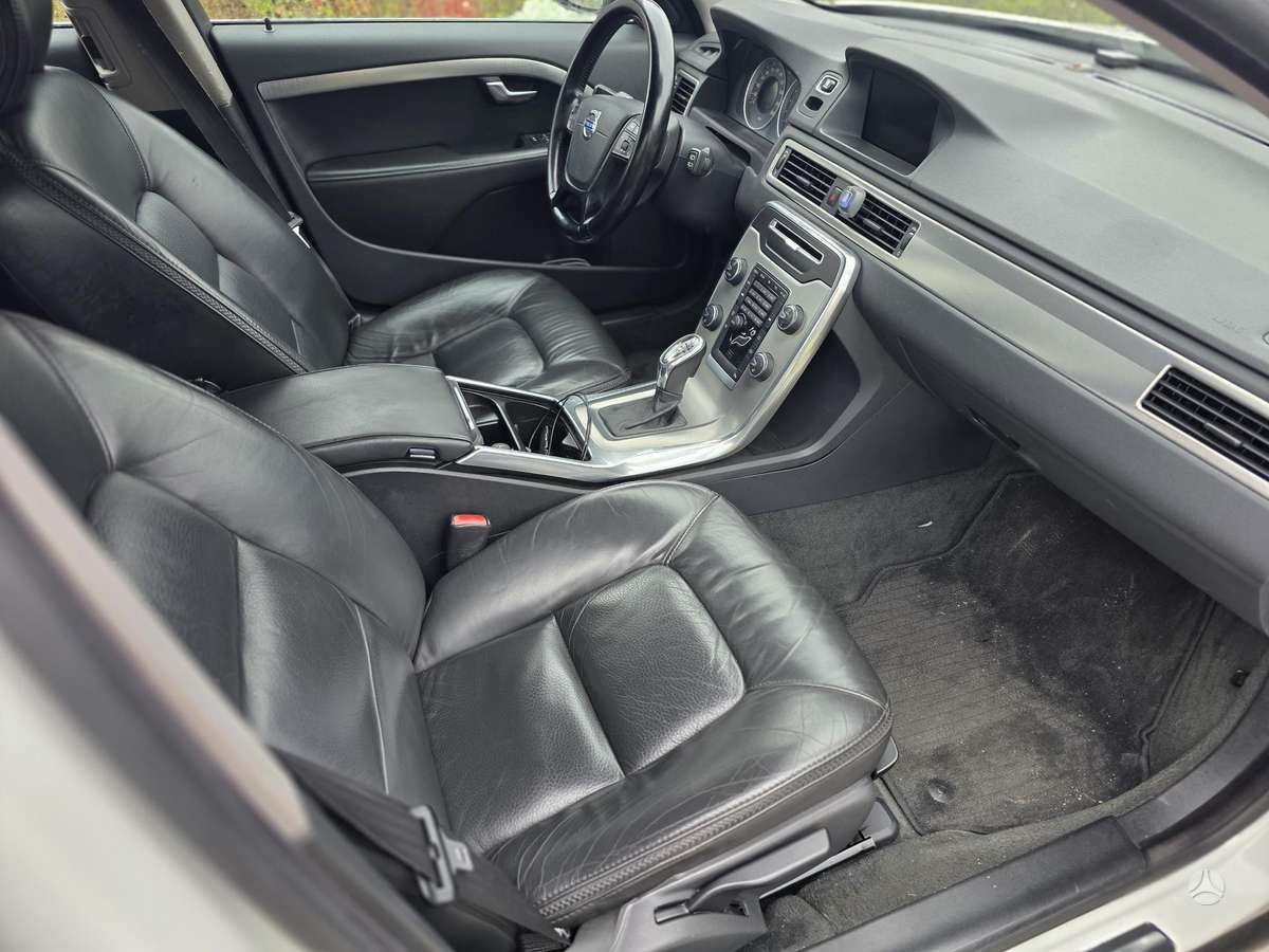 Volvo V70 2012 — photo 15