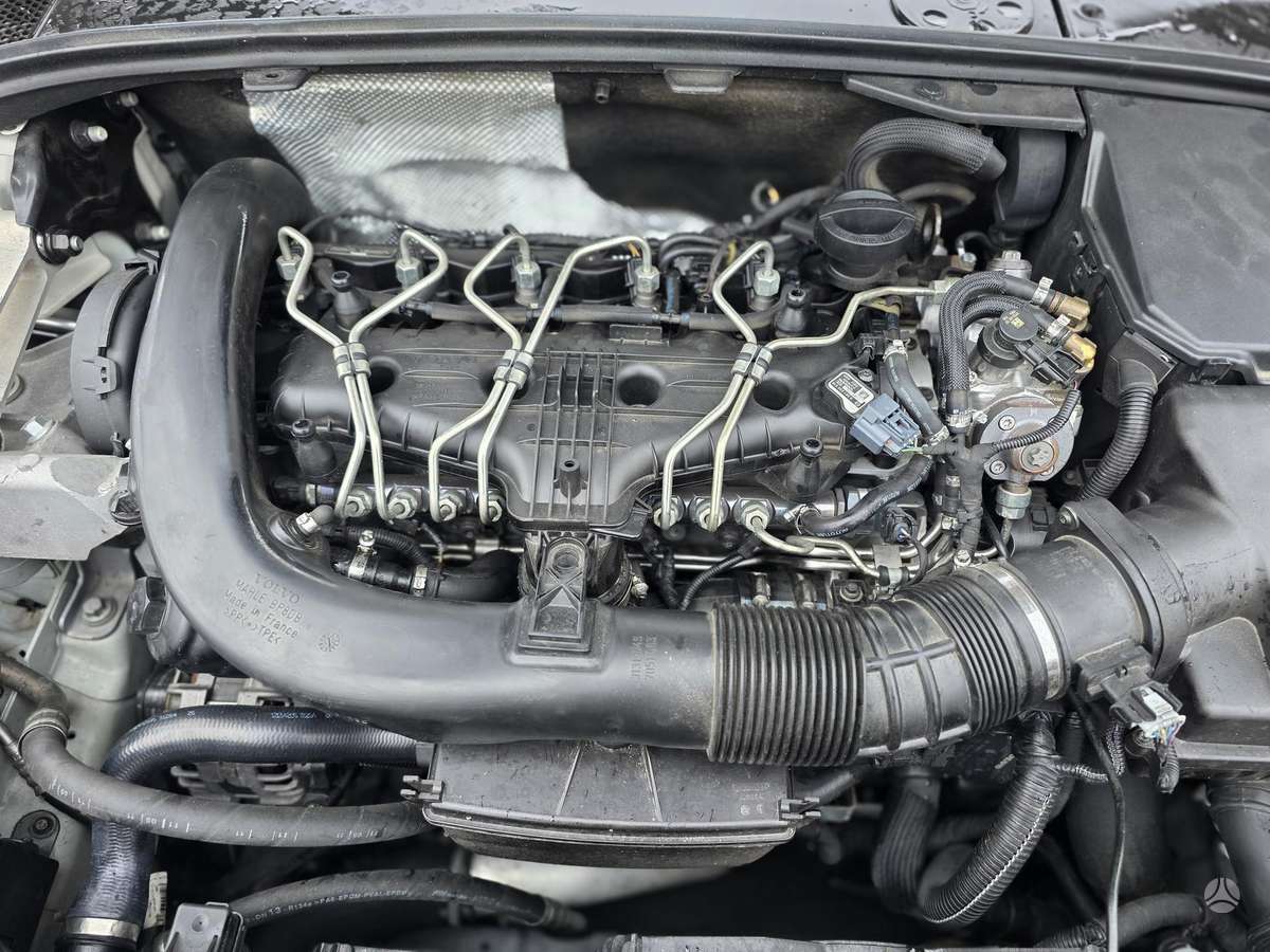 Volvo V70 2012 — photo 16