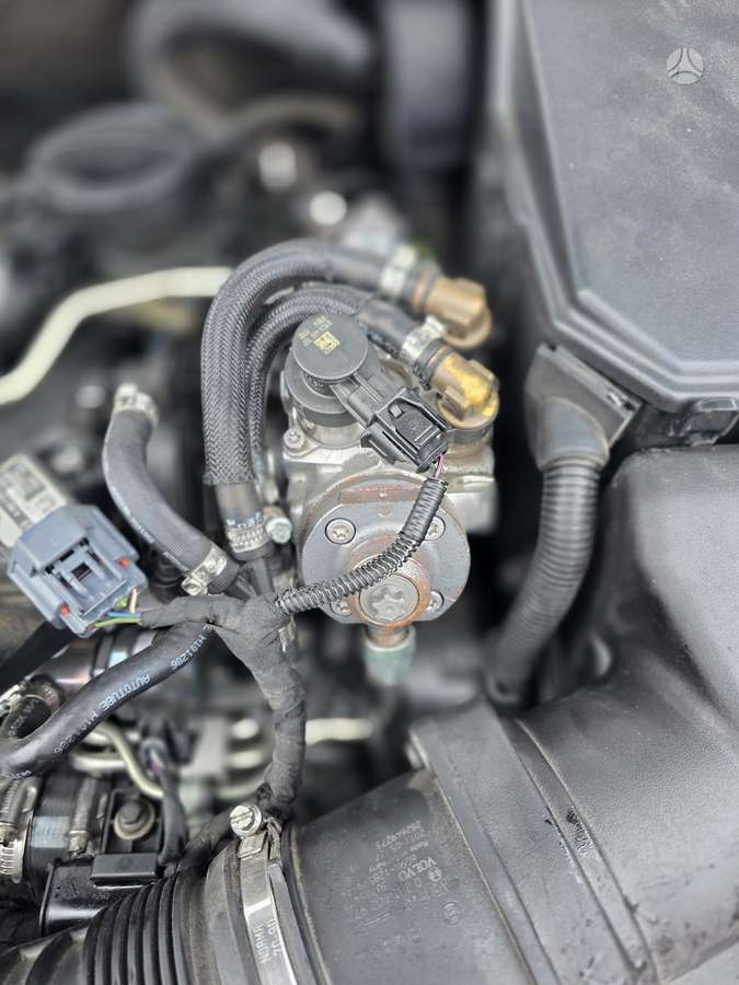 Volvo V70 2012 — photo 17