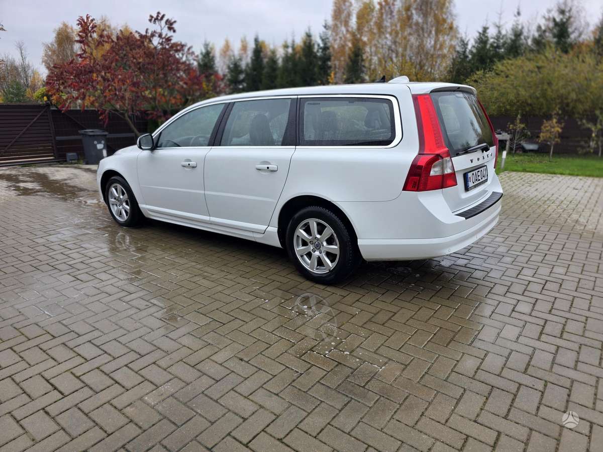 Volvo V70 2012 — photo 8