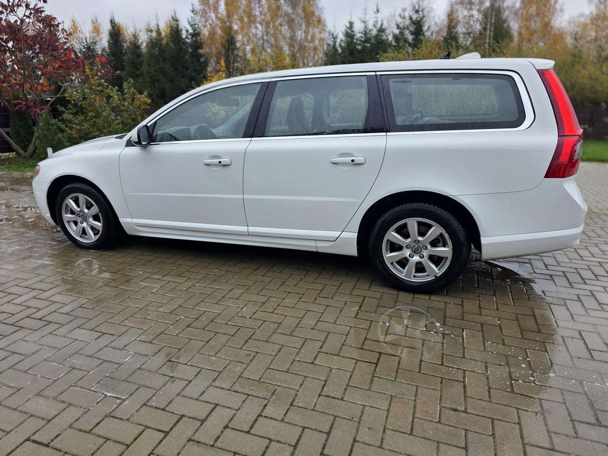Volvo V70 2012 — photo 9