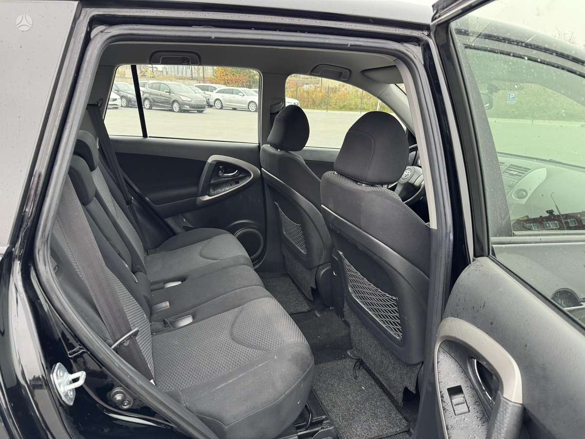 Toyota RAV4 2008 — photo 16
