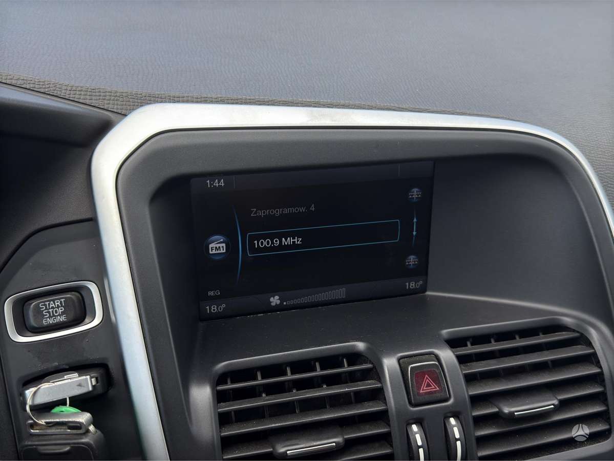Volvo XC60 2012 — photo 17