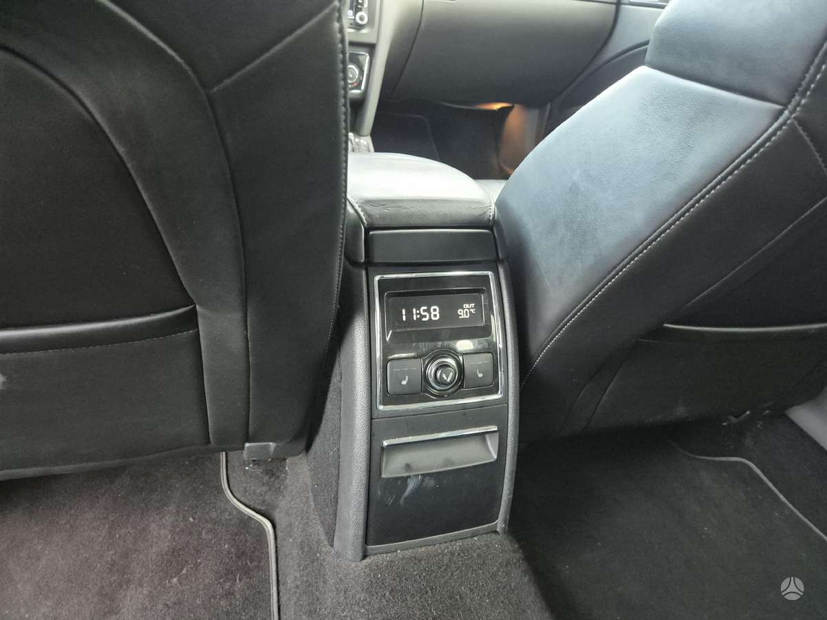 Skoda Superb 2012 — photo 11