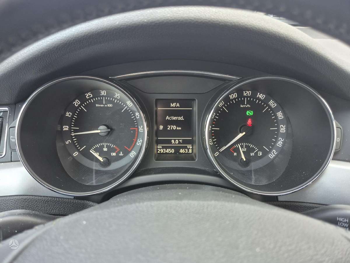 Skoda Superb 2012 — photo 16