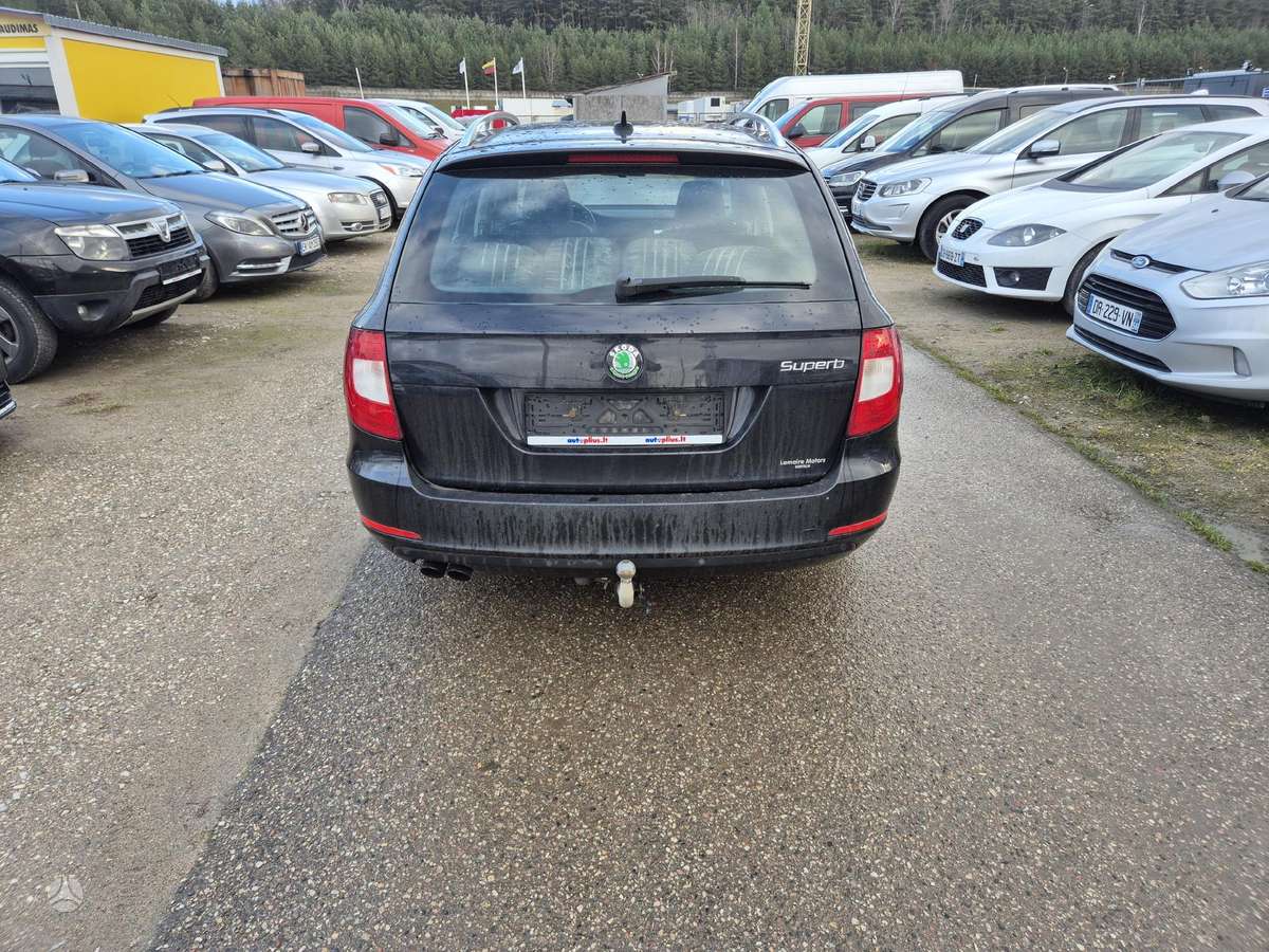 Skoda Superb 2012 — interior