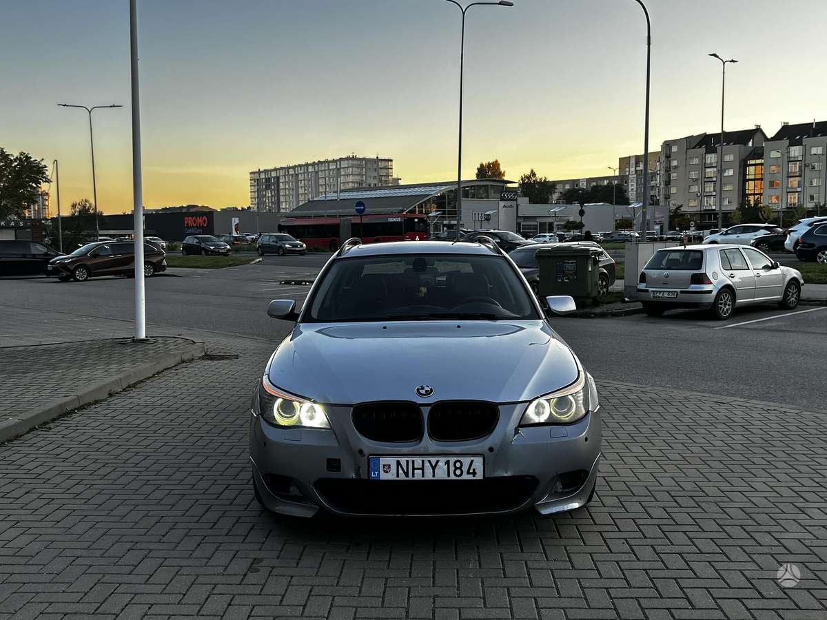 BMW 520 2008 — rear view