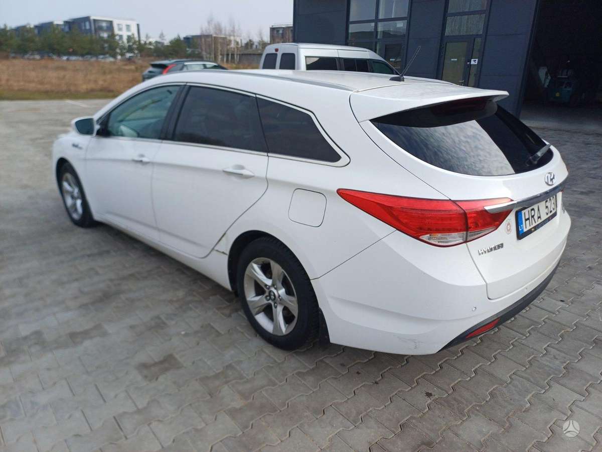 Hyundai i40 2015 — rear view