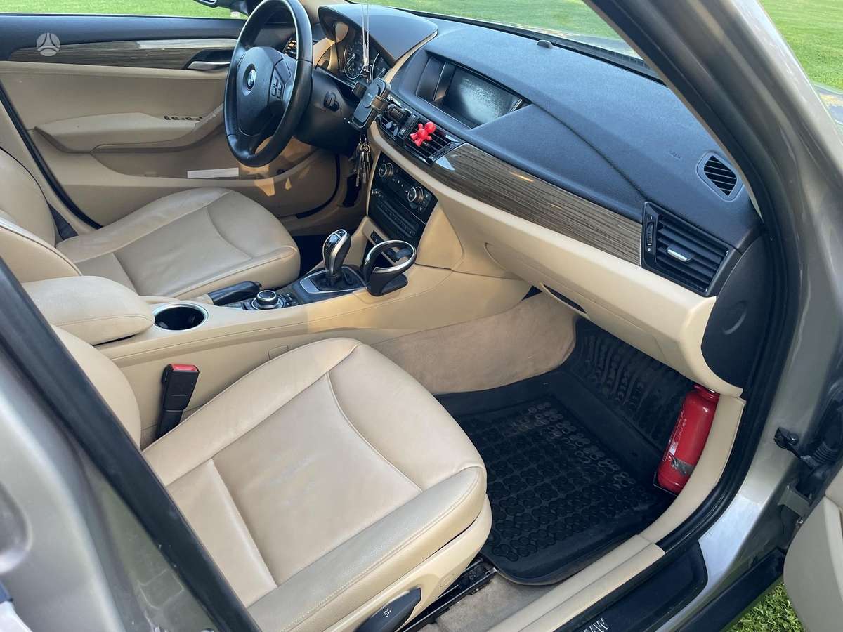 BMW X1 2012 — photo 13