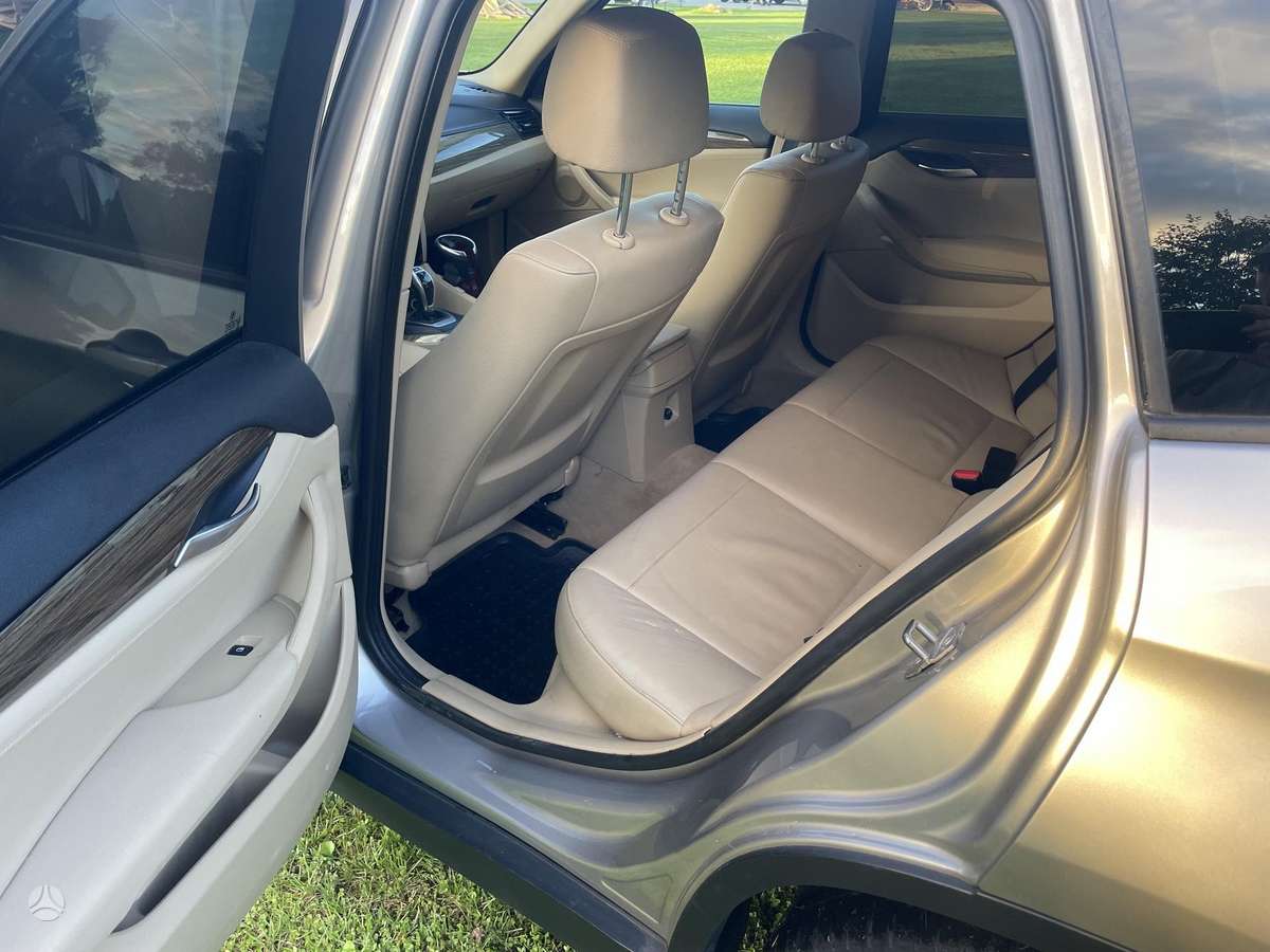 BMW X1 2012 — rear view