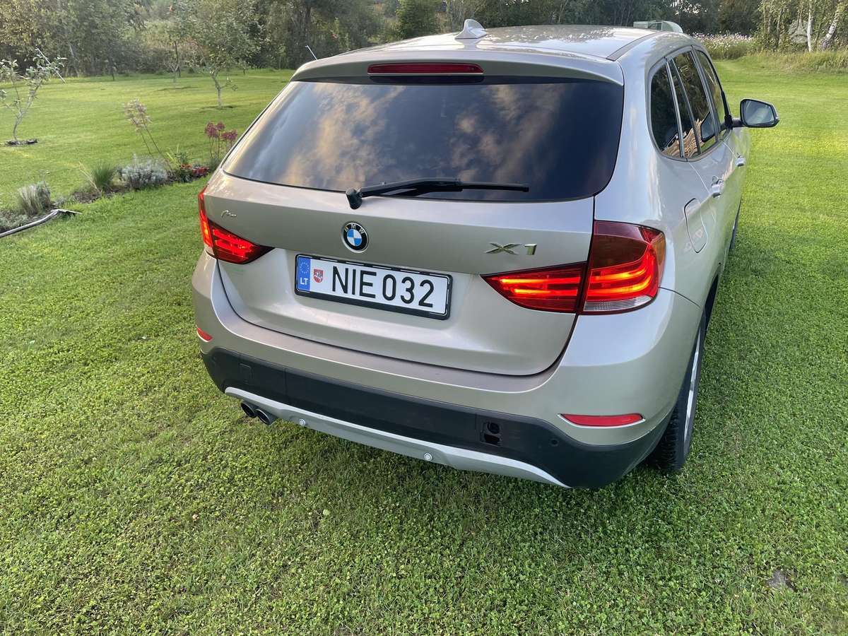 BMW X1 2012 — engine 1997 cm³, 184 HP (135kW)