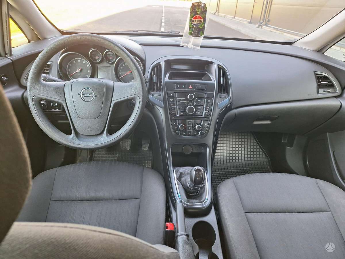 Opel Astra 2013 — photo 12