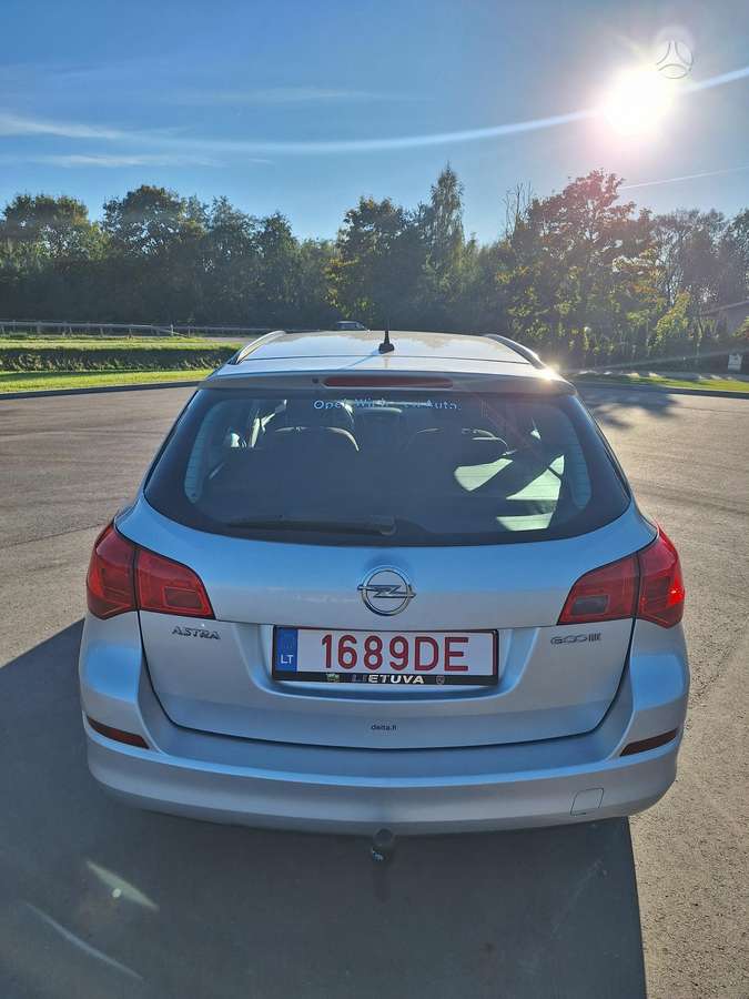 Opel Astra 2013 — photo 8