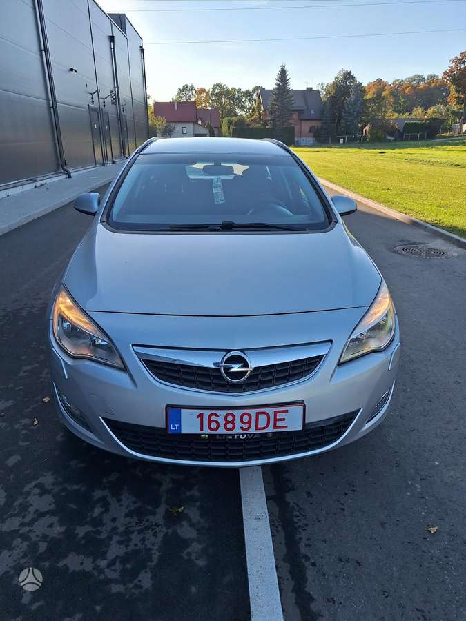 Opel Astra 2013 — photo 9