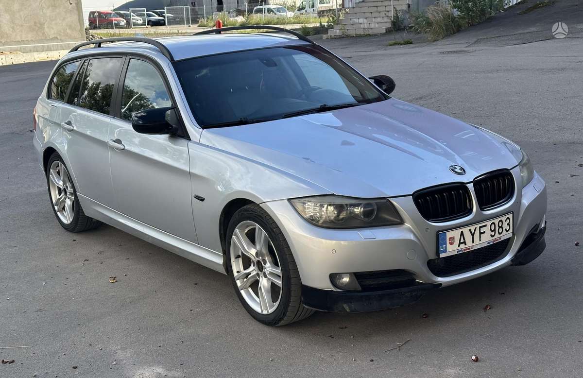 BMW 320 2008 — вигляд ззаду