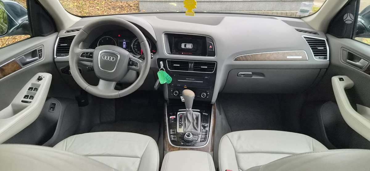 Audi Q5 2009 — photo 21