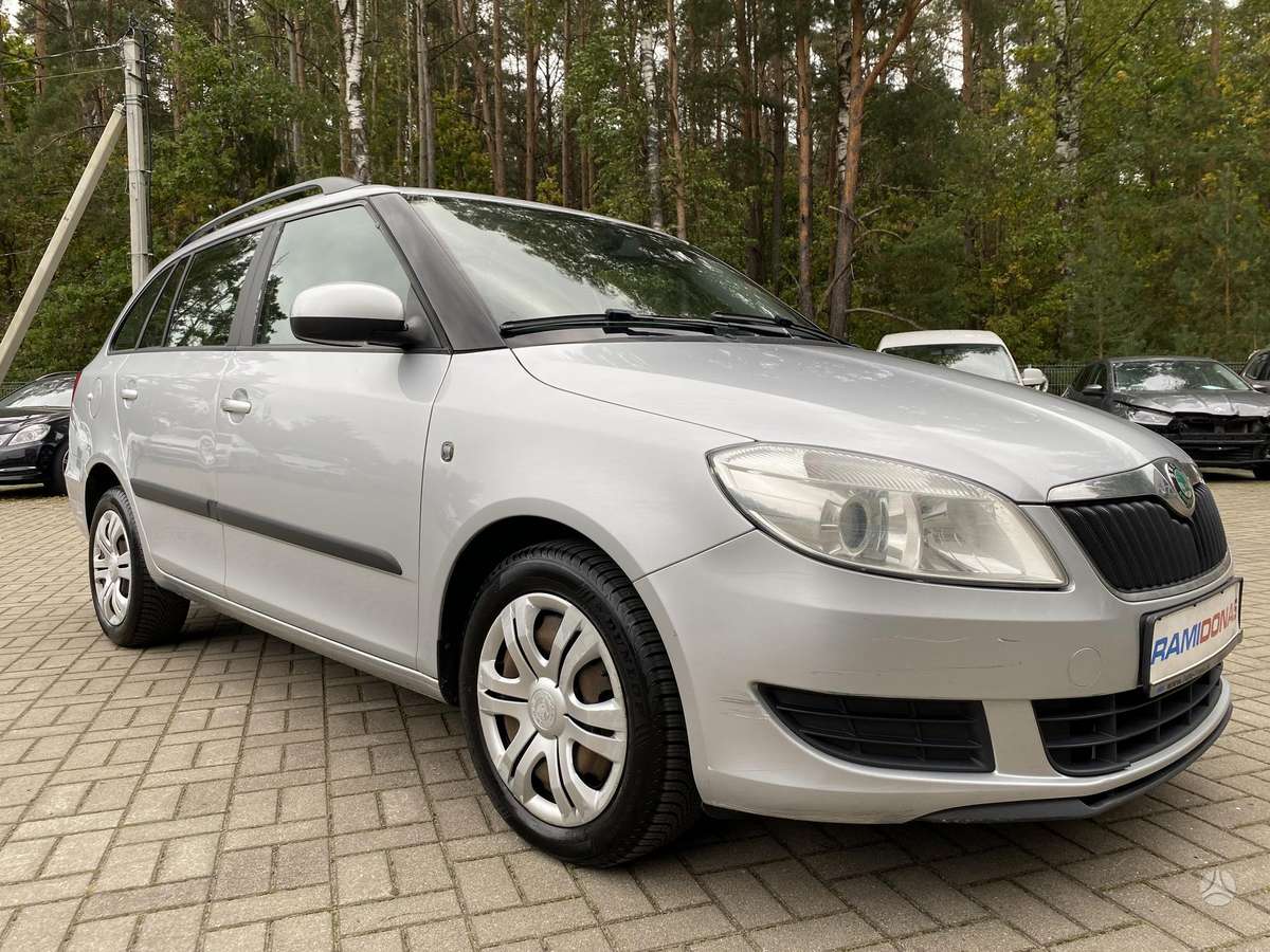 Skoda Fabia 2012 — салон