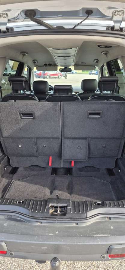 Ford Galaxy 2008 — photo 17