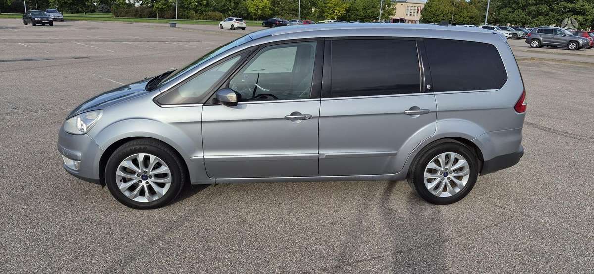 Ford Galaxy 2008 — rear view