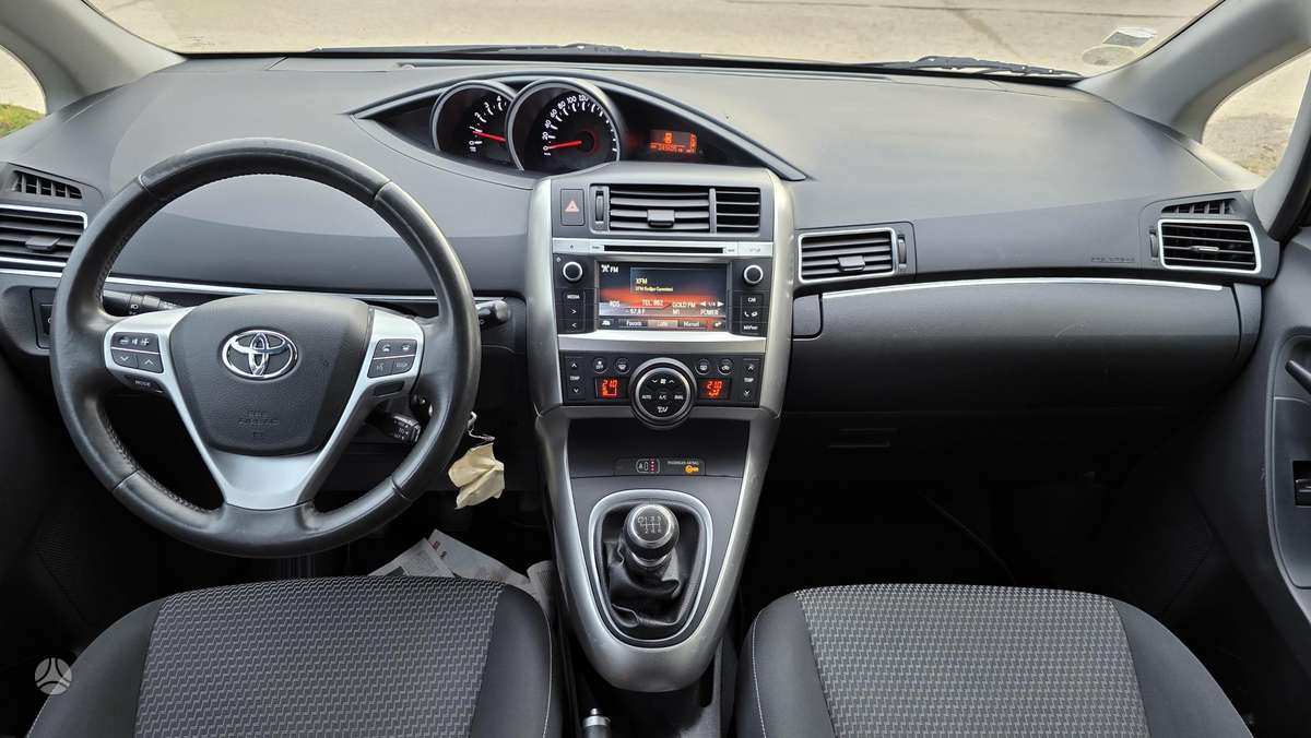 Toyota Verso 2015 — photo 18