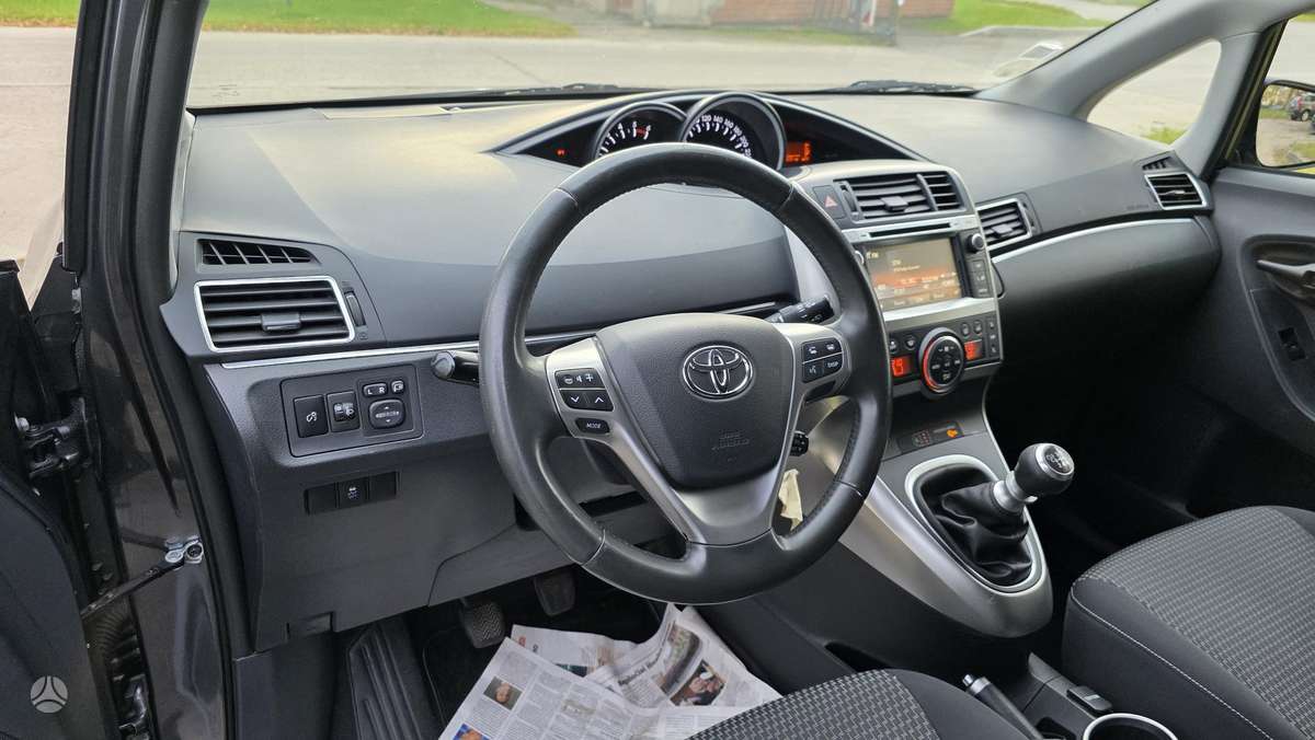 Toyota Verso 2015 — photo 25