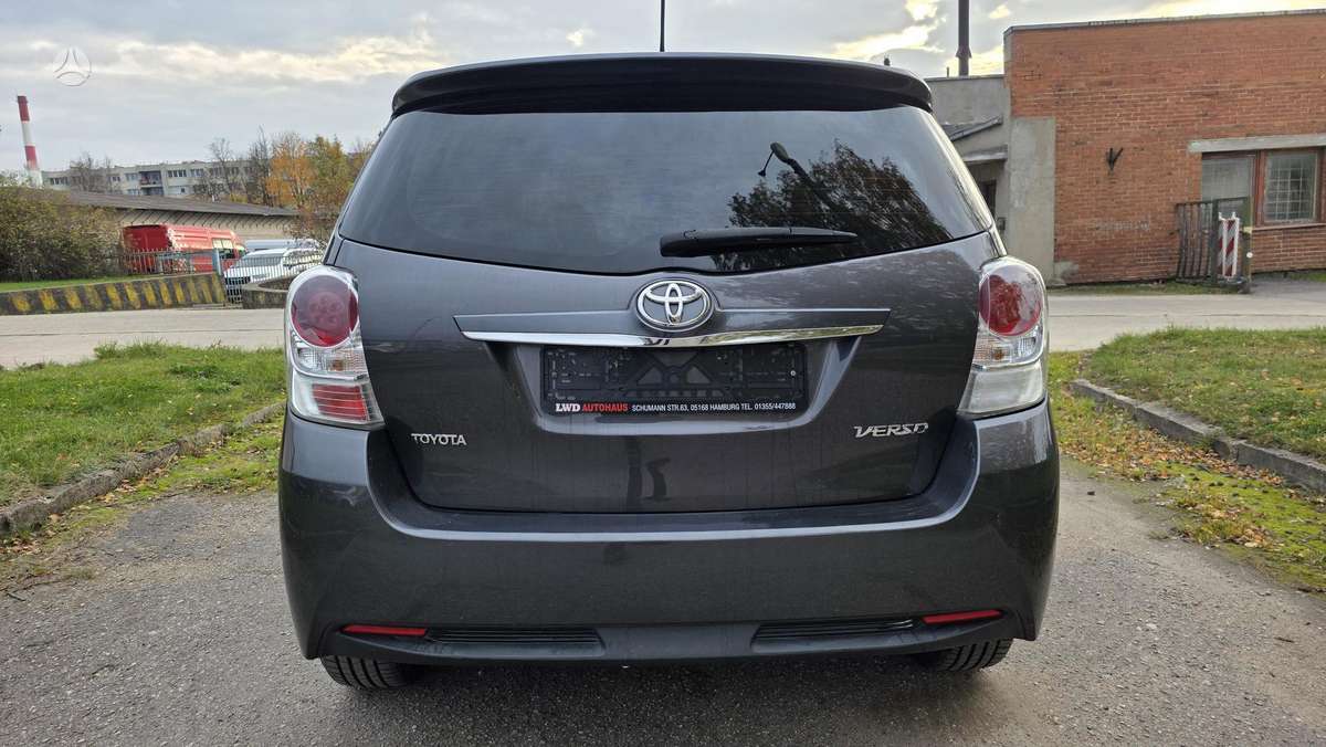 Toyota Verso 2015 — engine 1598 cm³, 111 HP (82kW)