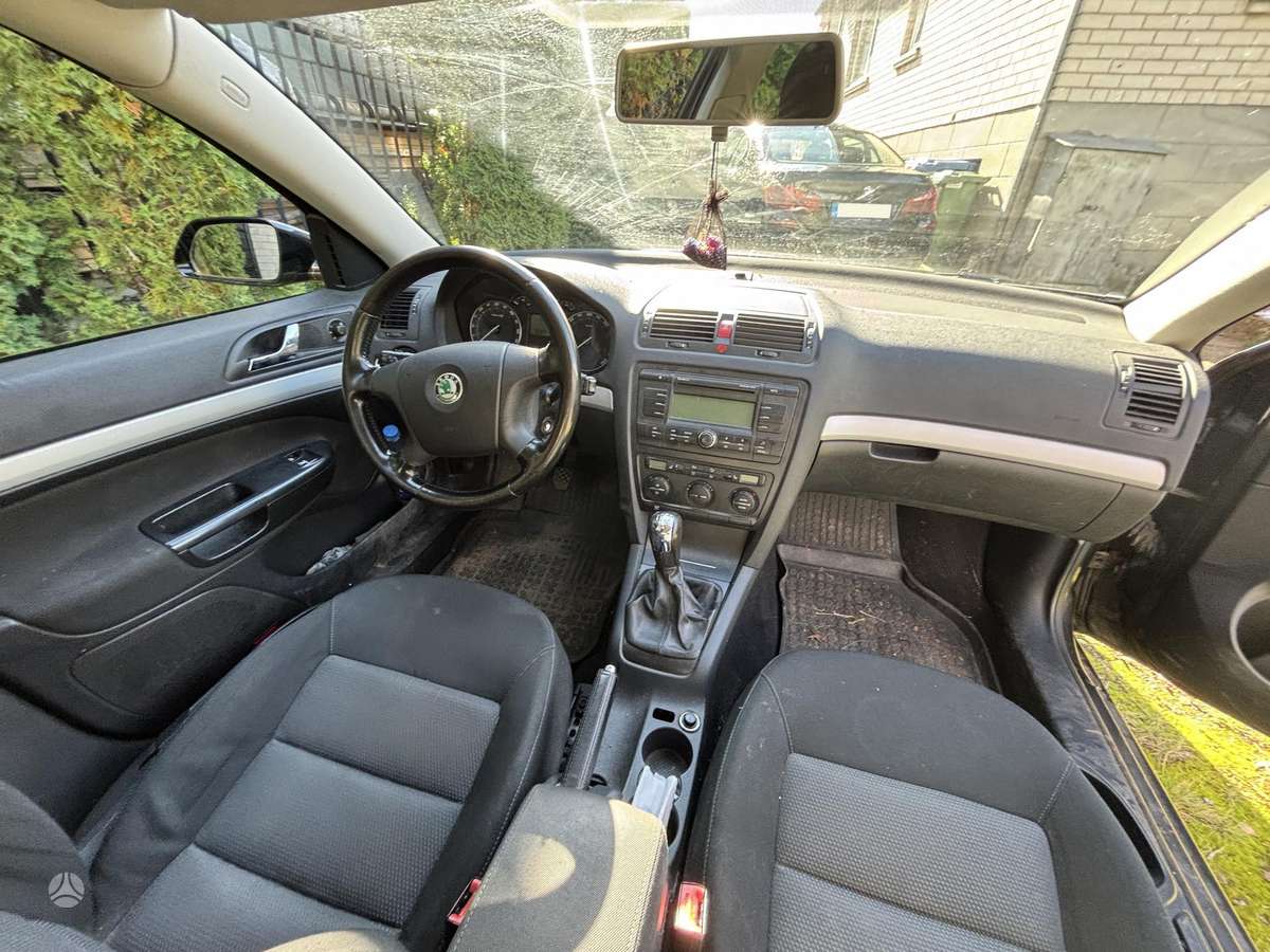 Skoda Octavia 2008 — rear view