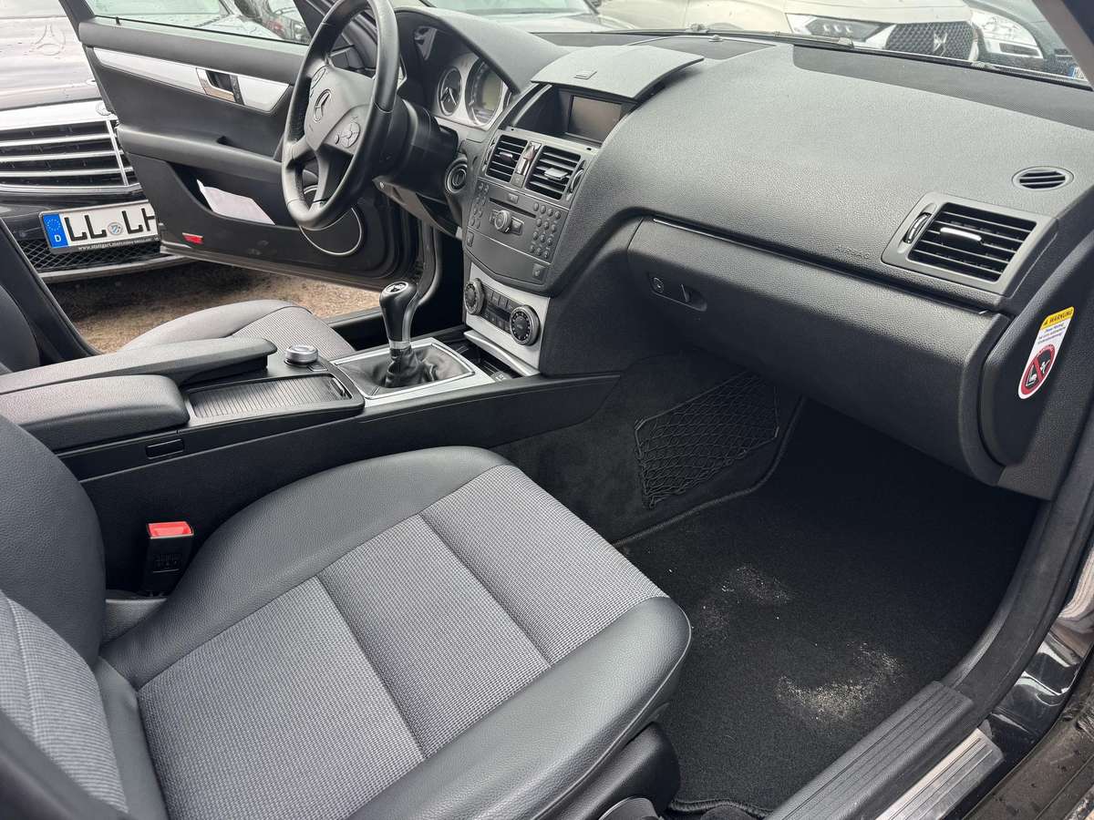 Mercedes-Benz C220 2008 — photo 10