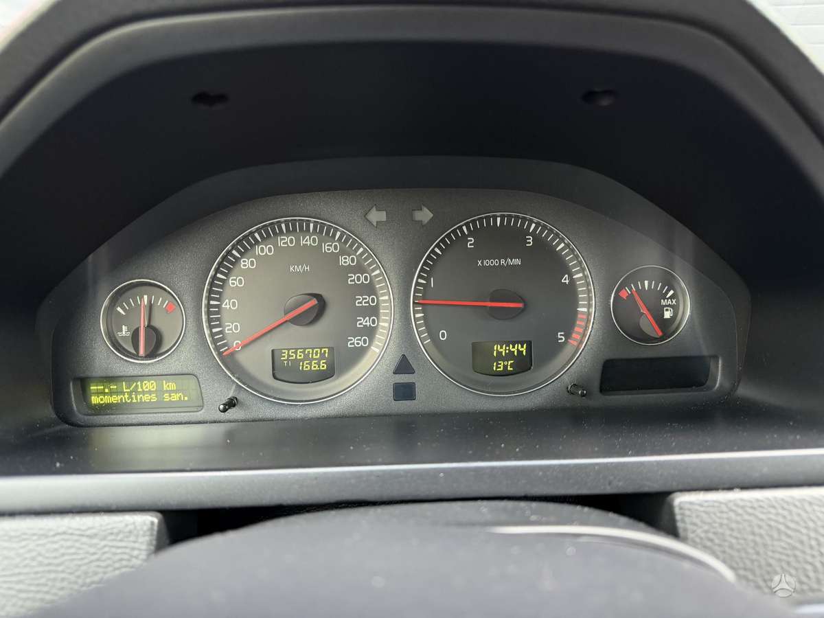 Volvo XC90 2004 — photo 31