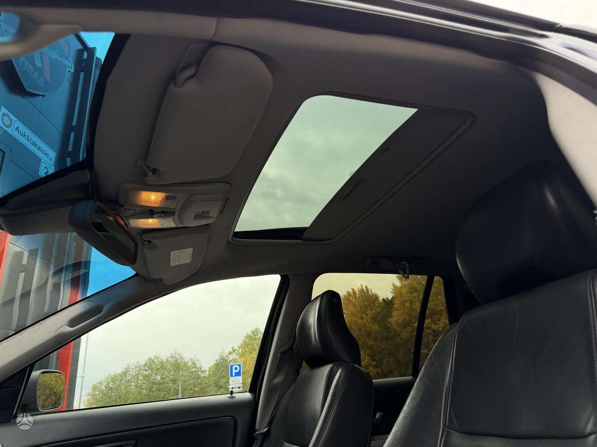 Volvo XC90 2004 — photo 32