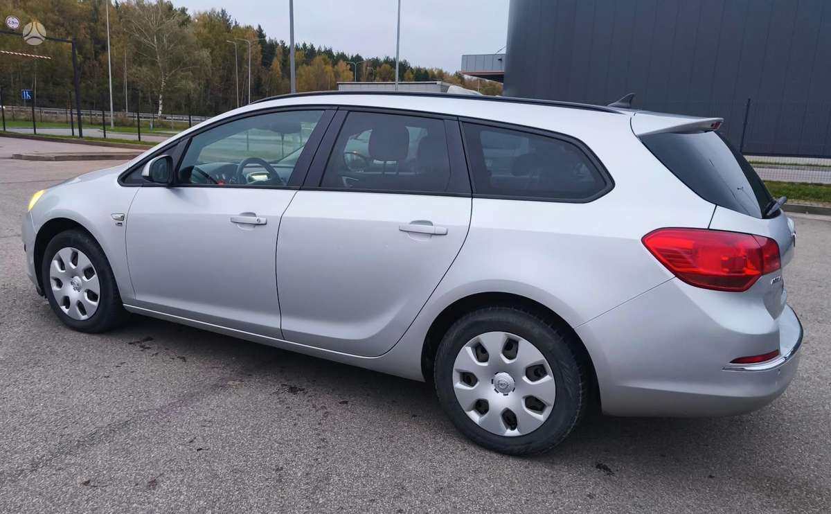 Opel Astra 2012 — photo 11