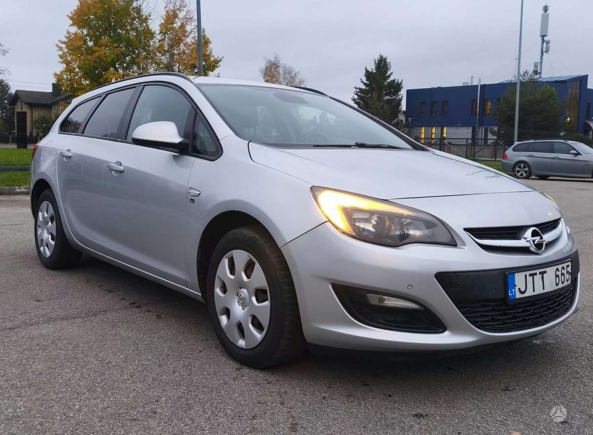 Opel Astra 2012 — photo 12