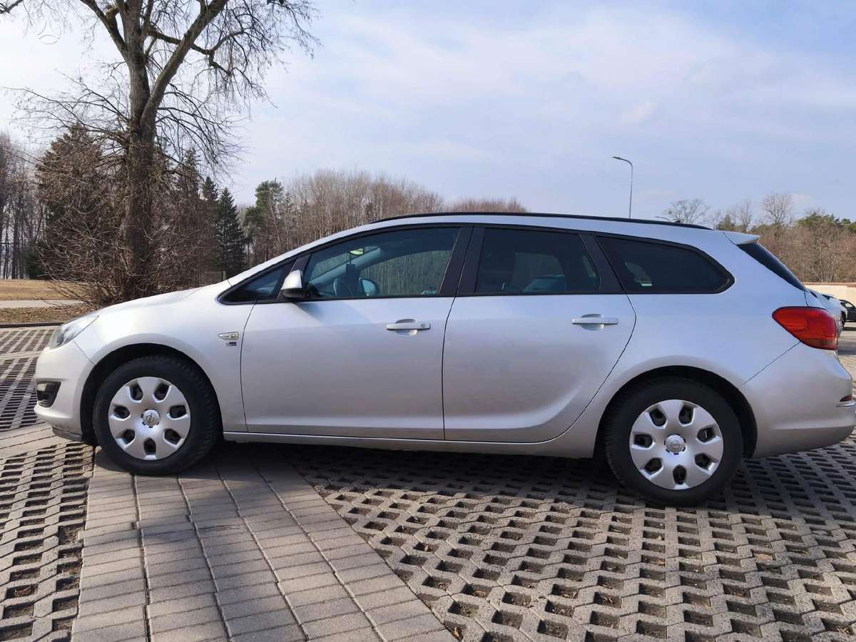 Opel Astra 2012 — engine 1686 cm³, 110 HP (81kW)