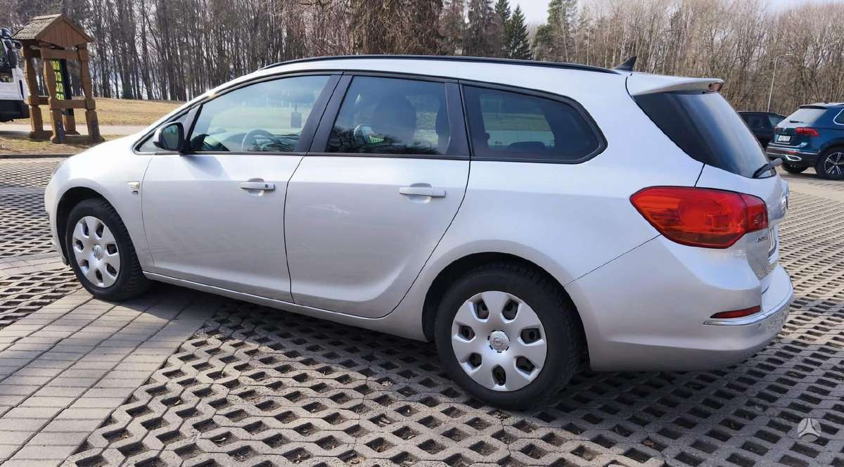 Opel Astra 2012 — photo 6