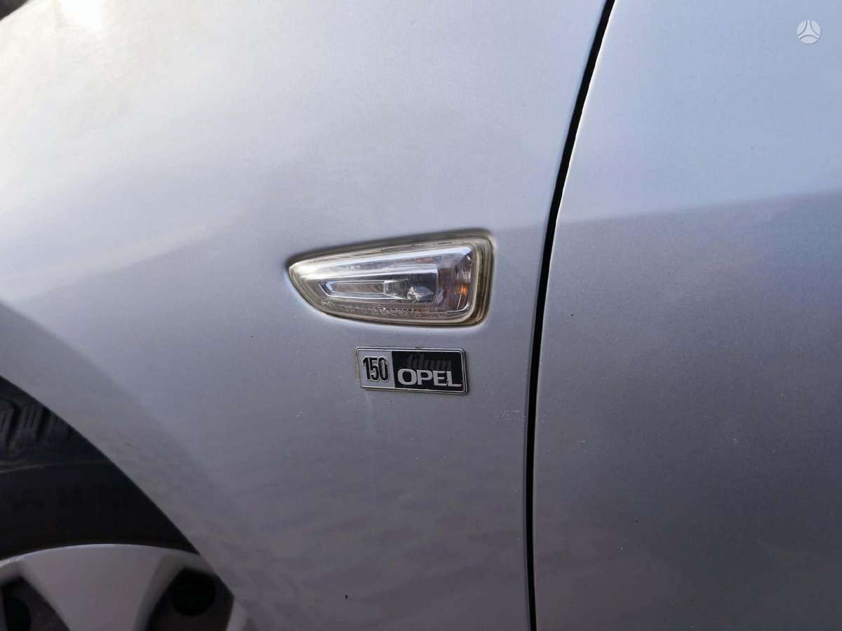 Opel Astra 2012 — photo 8