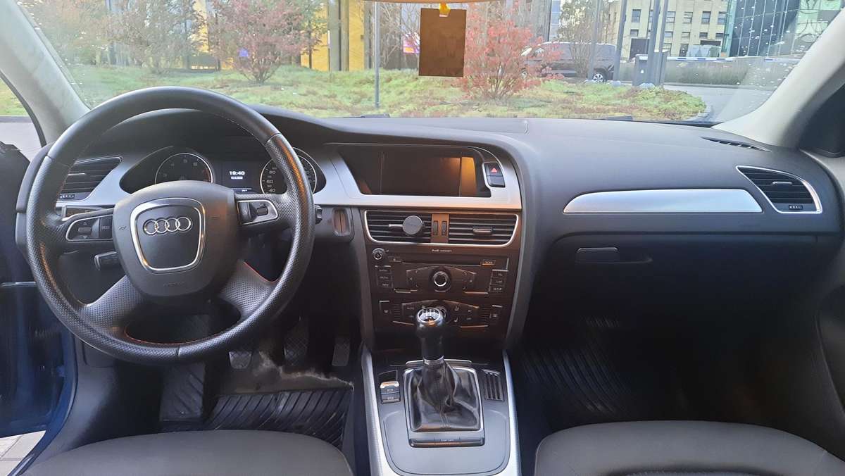 Audi A4 2009 — photo 6