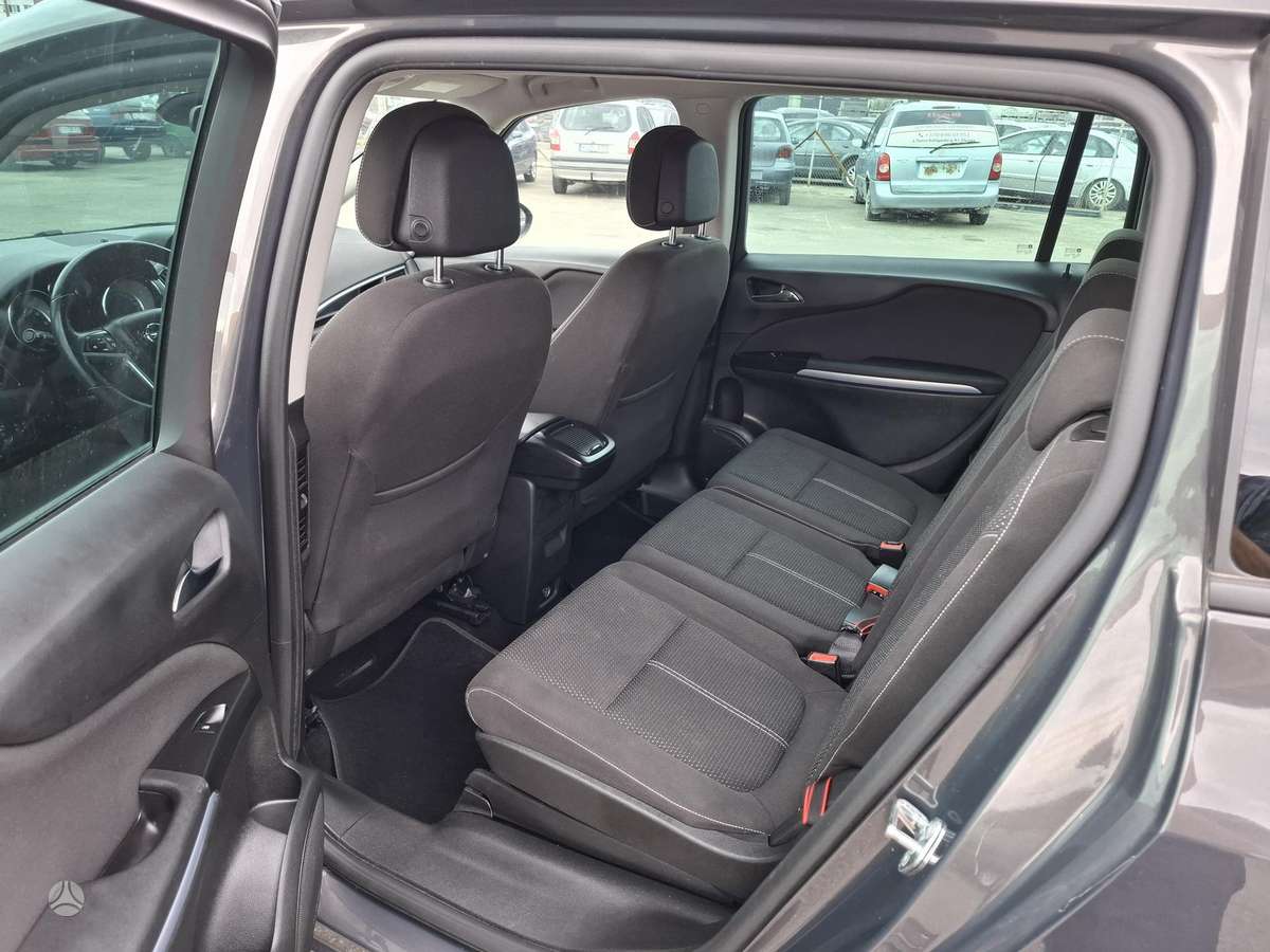 Opel Zafira 2015 — photo 10