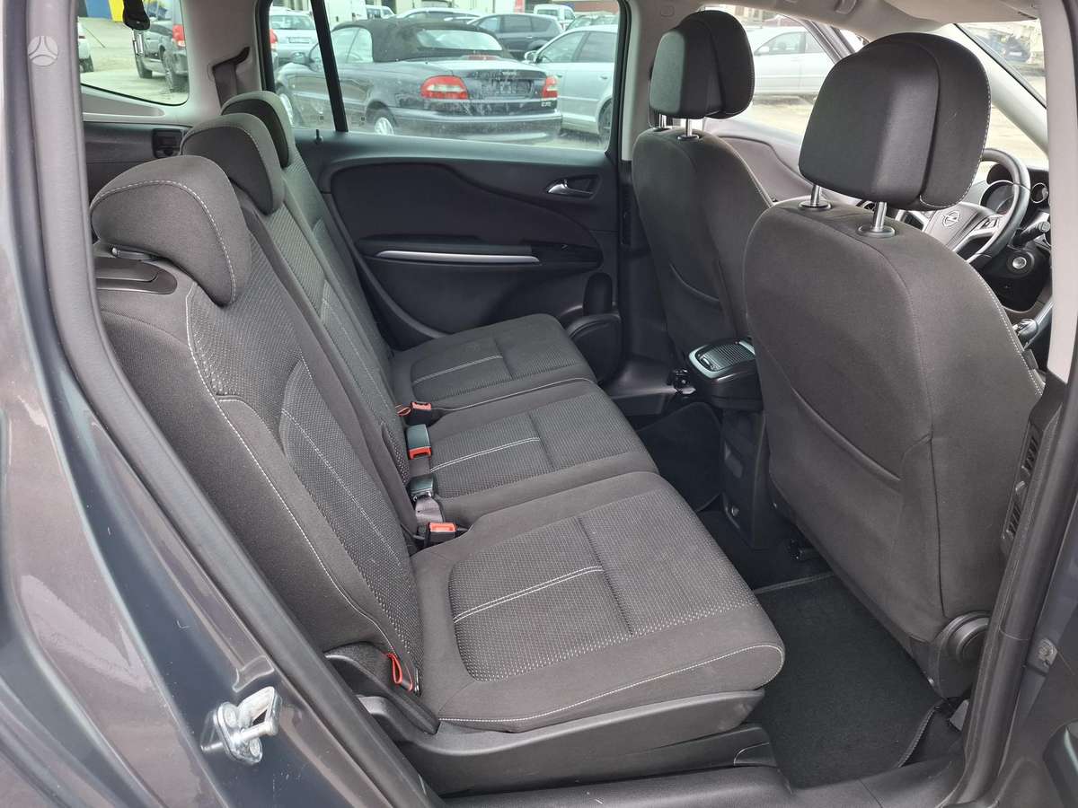 Opel Zafira 2015 — photo 12