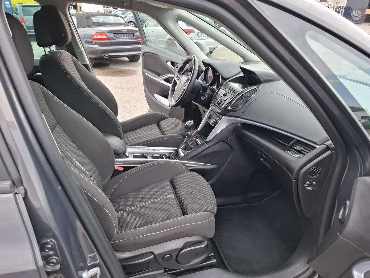 Opel Zafira 2015 — photo 13