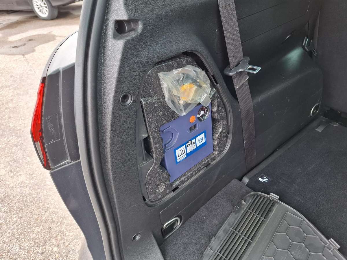 Opel Zafira 2015 — photo 14